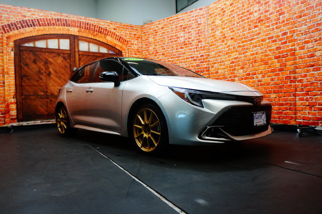 Used 2025 Toyota Corolla XSE FWD image 3
