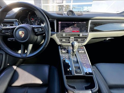 Used 2024 Porsche Macan image 15