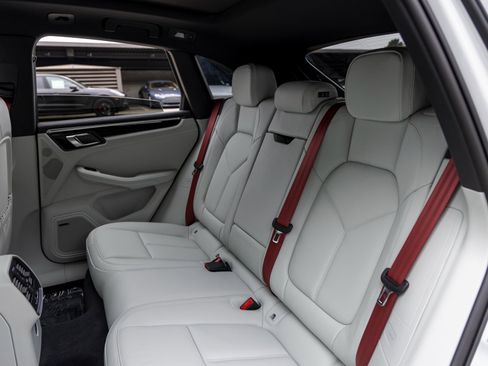 New 2025 Porsche Macan image 40