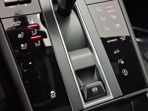 Used 2026 Porsche Macan image 29