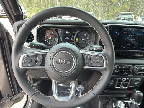 Used 2025 Jeep Wrangler Sahara w/ Safety Group AWD/4WD image 26