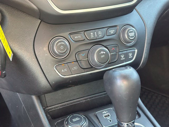 Used 2022 Jeep Cherokee Latitude AWD/4WD image 31