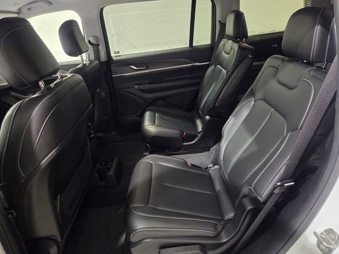 Used 2023 Jeep Grand Cherokee L Limited AWD/4WD image 17