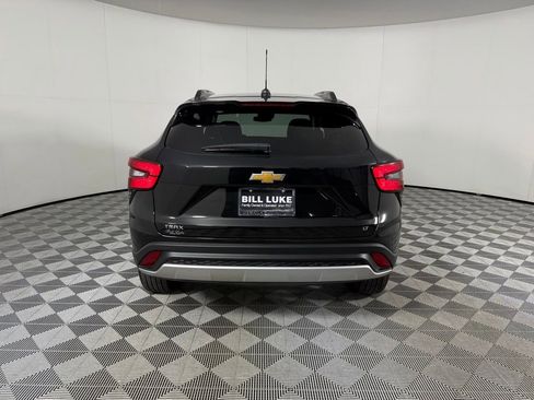Used 2025 Chevrolet Trax LT w/ LT Convenience Package FWD image 7