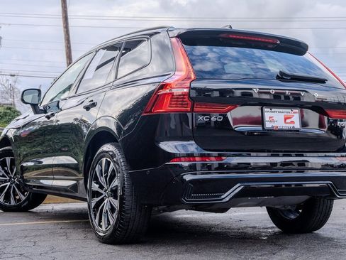 Used 2025 Volvo XC60 B5 Plus image 23