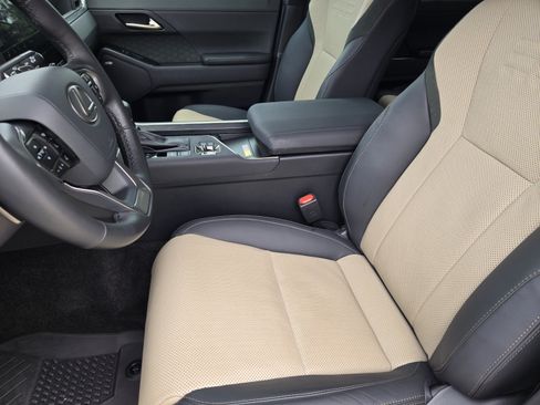 Used 2024 Lexus GX 550 AWD/4WD image 9