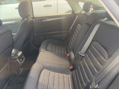 Used 2016 Ford Fusion SE FWD image 14