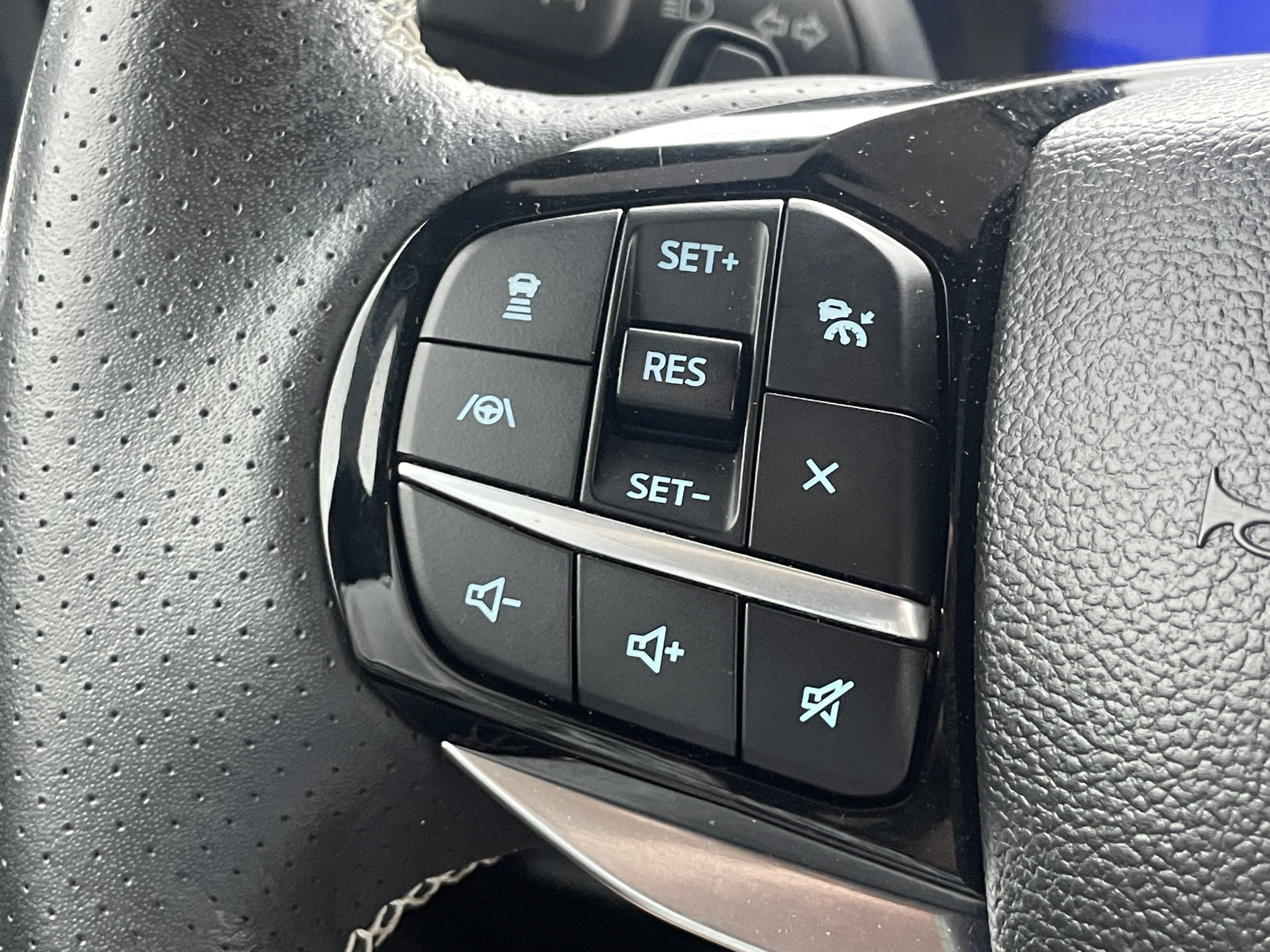 Used 2023 Ford Explorer ST w/ Equipment Group 401A AWD/4WD image 17