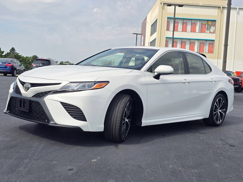 Used 2018 Toyota Camry SE FWD image 4
