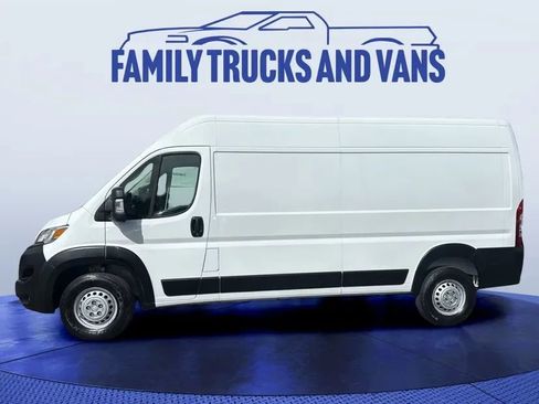 Used 2025 RAM ProMaster 2500 w/ Convenience Group image 2