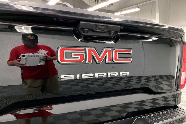 Used 2024 GMC Sierra 1500 Pro w/ Graphite Edition AWD/4WD image 9