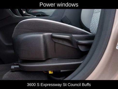 Used 2019 Chevrolet Equinox LS FWD image 14