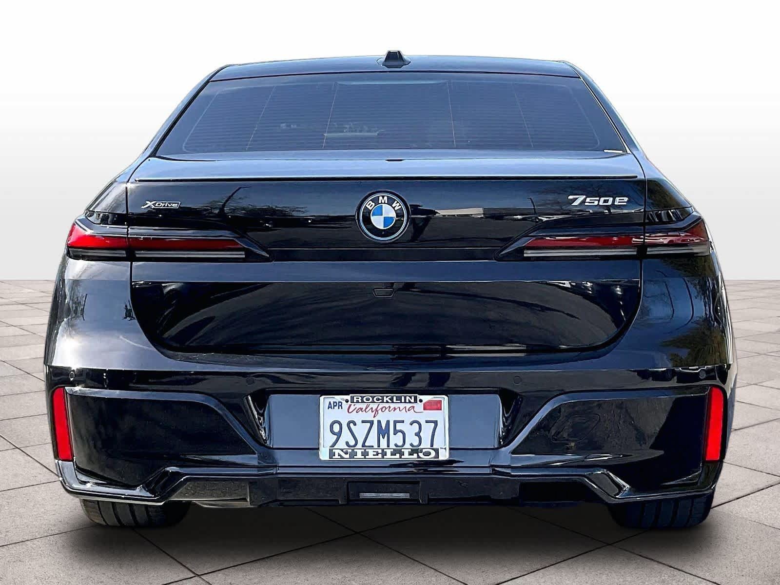 Used 2025 BMW 750e xDrive AWD/4WD image 7