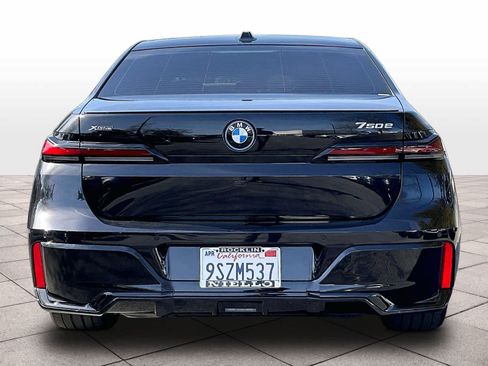 Used 2025 BMW 750e xDrive AWD/4WD image 7