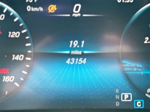 Used 2022 Mercedes-Benz GLC 300 4MATIC w/ AMG Line image 12