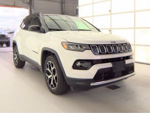 Used 2025 Jeep Compass Limited AWD/4WD image 4