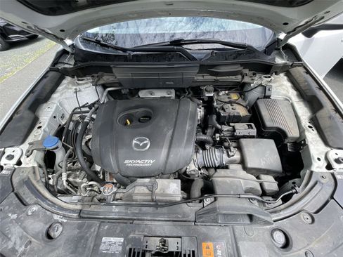 Used 2018 MAZDA CX-5 Touring w/ Preferred Equipment Package AWD/4WD image 11