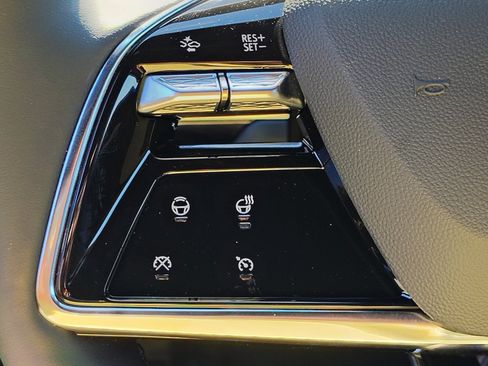 New 2026 Cadillac Lyriq Premium Luxury image 15