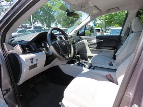 Used 2016 Honda Pilot EX image 2