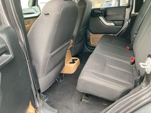 Used 2018 Jeep Wrangler Unlimited Rubicon image 32