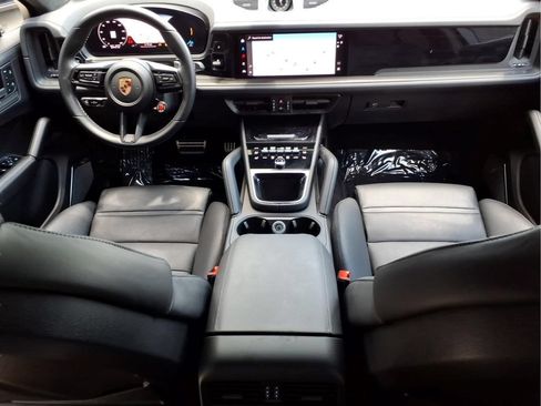 Certified 2024 Porsche Cayenne Turbo GT AWD/4WD image 19