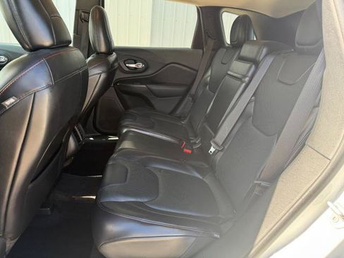 Used 2016 Jeep Cherokee Trailhawk w/ Leather Interior Group AWD/4WD image 12