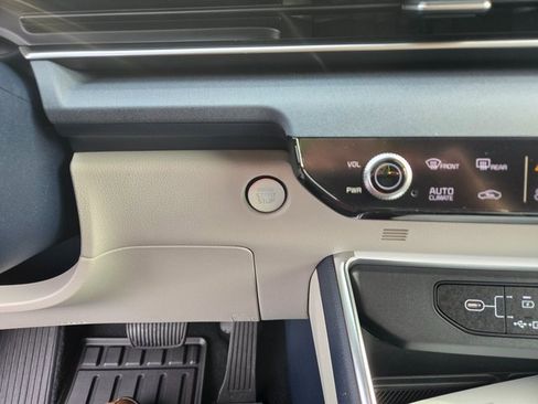 New 2026 Kia Carnival EX image 18