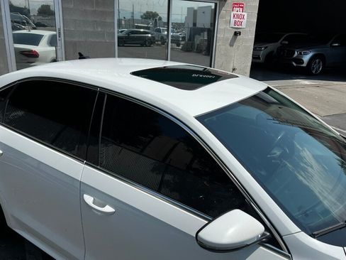 Used 2018 Volkswagen Passat 2.0T SE FWD image 9