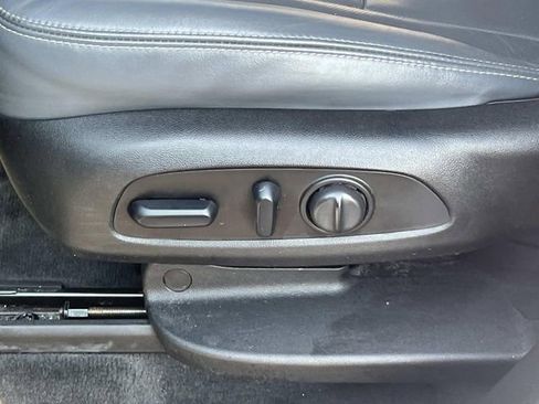 Used 2019 Buick Enclave Essence AWD/4WD image 23