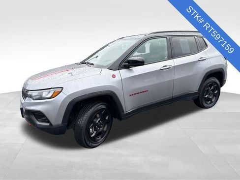 Used 2024 Jeep Compass Trailhawk image 3