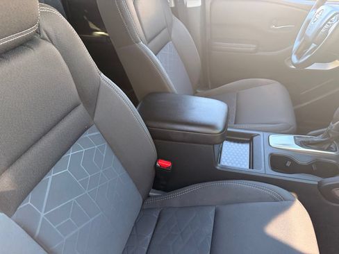 Certified 2025 Nissan Frontier SV RWD image 11