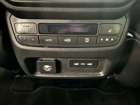 Used 2025 Honda Pilot Elite image 24