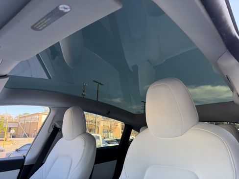 Used 2022 Tesla Model Y Long Range image 49