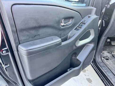 Used 2025 Nissan Frontier SV image 10