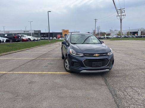 Used 2019 Chevrolet Trax LT w/ LT Convenience Package image 16