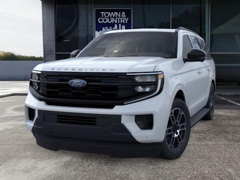 New 2026 Ford Expedition Active AWD/4WD image 3
