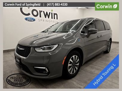 Used 2022 Chrysler Pacifica Touring-L w/ Uconnect Theater Family Group