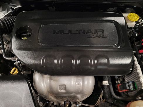 Used 2020 Jeep Cherokee Latitude Plus w/ Comfort/Convenience Group image 30