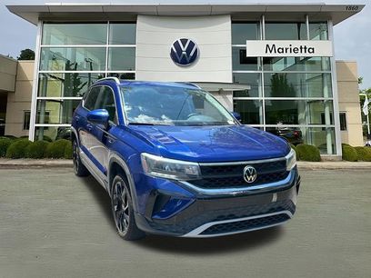Used 2022 Volkswagen Taos SE w/ Panoramic Sunroof Package