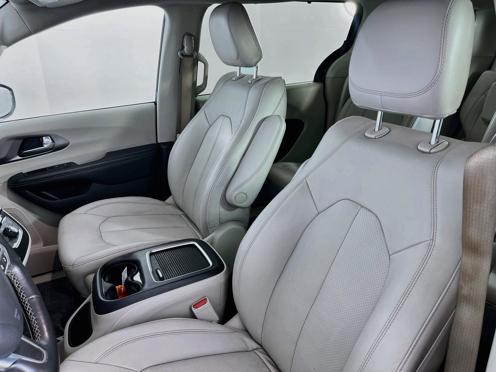 Used 2021 Chrysler Pacifica Touring-L FWD image 29