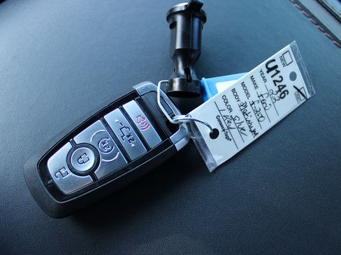 Used 2022 Ford F250 Platinum w/ FX4 Off-Road Package image 35