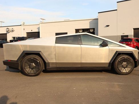 Used 2024 Tesla Cybertruck AWD Crew Cab image 6