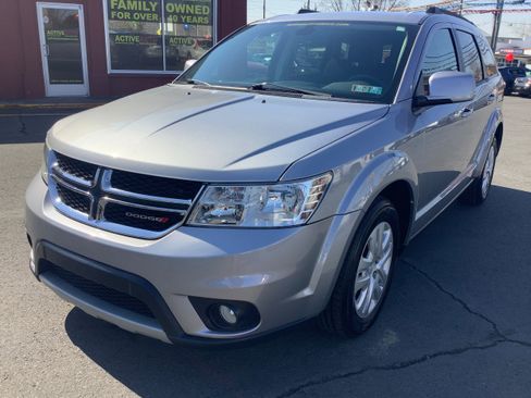 Used 2019 Dodge Journey SE w/ Connectivity Group image 3