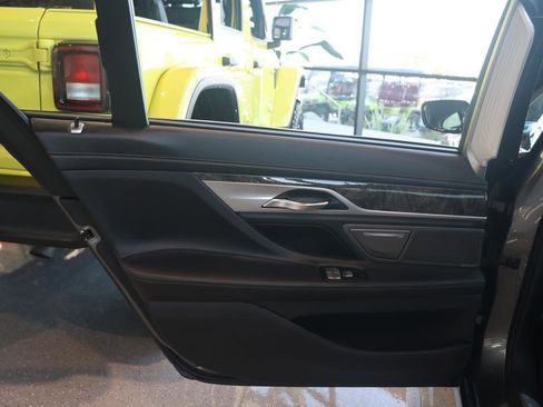 Used 2018 BMW 740i image 23