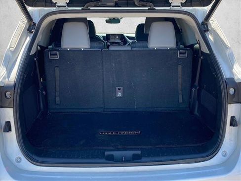 Used 2022 Toyota Highlander Bronze Edition FWD image 12