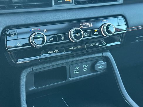 New 2025 Honda Pilot TrailSport image 30