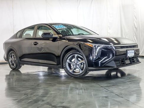 Used 2025 Kia K4 LXS image 2
