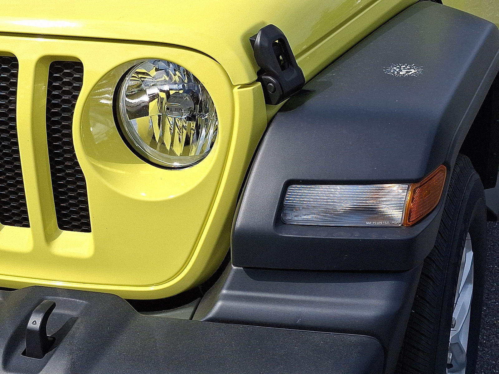 Used 2023 Jeep Wrangler Sport AWD/4WD image 9