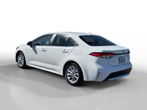 Used 2020 Toyota Corolla LE w/ LE Convenience Package image 3