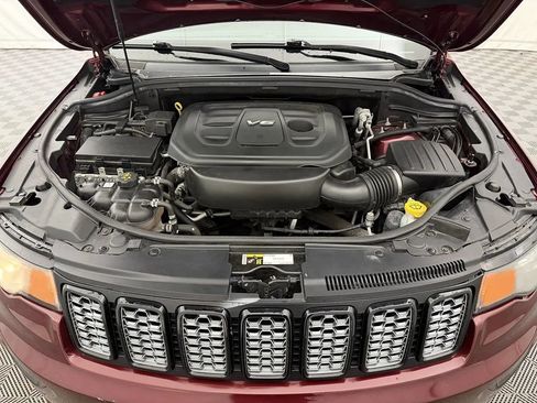 Used 2017 Jeep Grand Cherokee Altitude AWD/4WD image 28